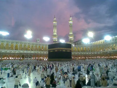 La Kaaba au sein du Masjid Al Haram après l'heure du Chourouq